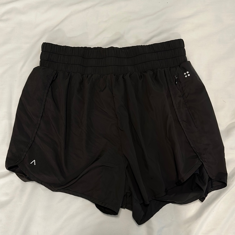 ACTA wear shorts